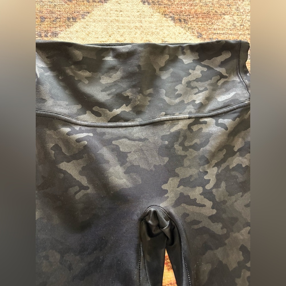 Spanx Black Camouflage Leggings Medium - Picture 2 of 3